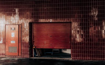 7 Signs Your Garage Door Needs Professional Maintenance Work